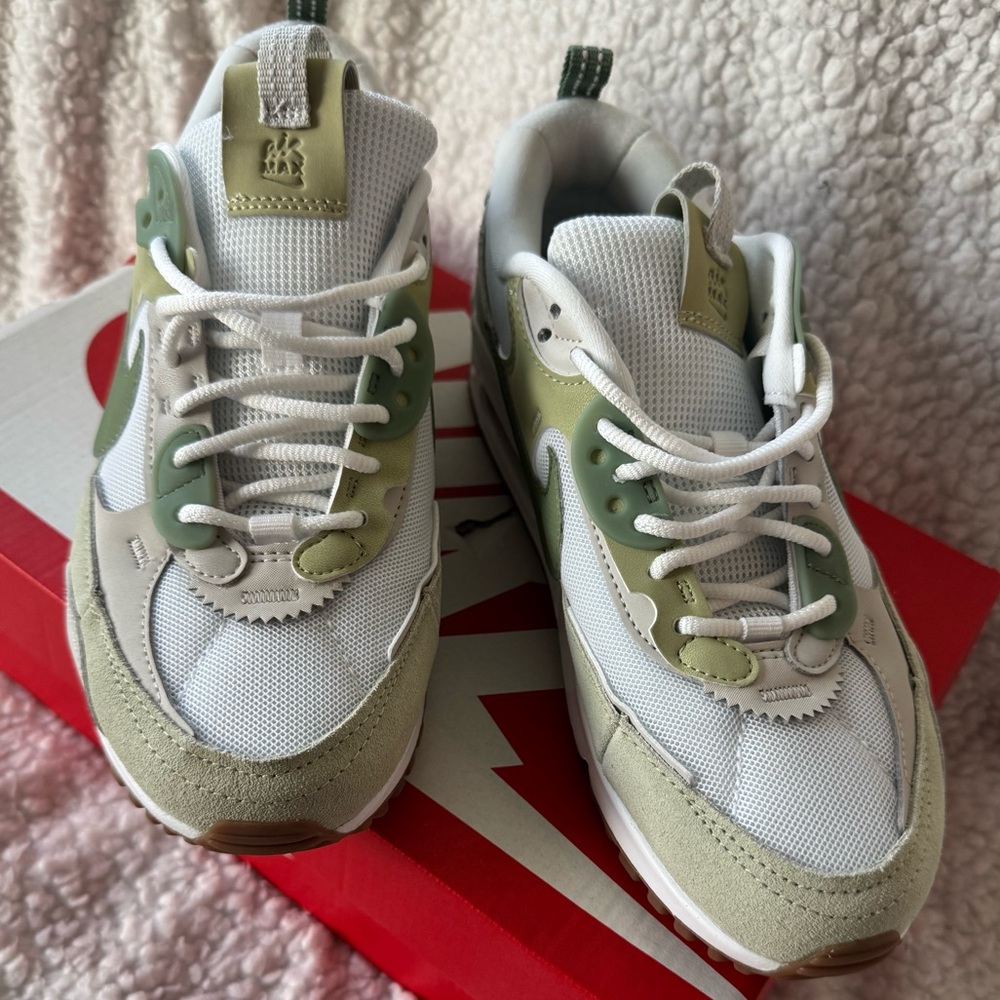 Nike Air Max 90 Futura Sneakers in Green and White - Picture 3 of 7